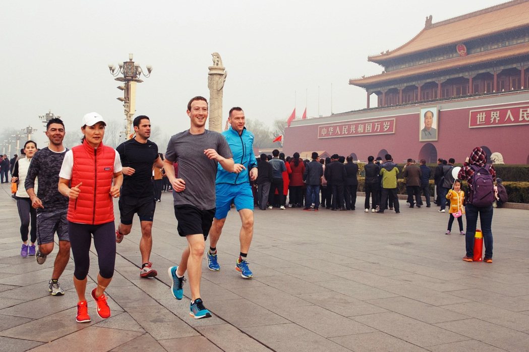 2016年3月，祖克柏在個人FB上貼出一張在北京慢跑的照片，引發各種議論。當時祖...