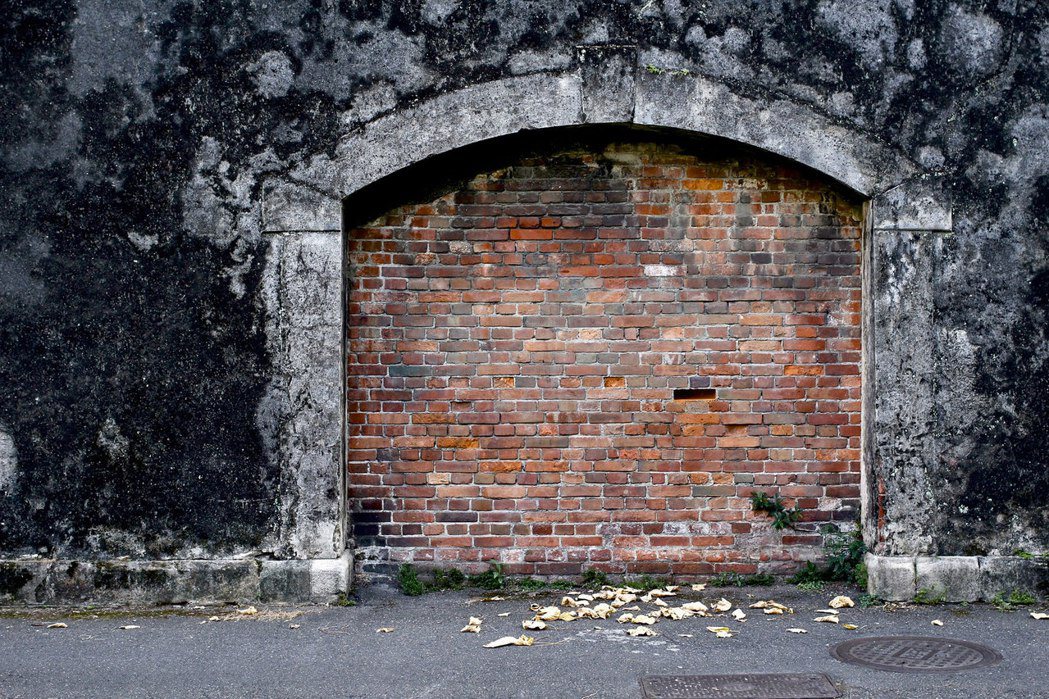 圖為已用紅磚封死的台北監獄圍牆遺蹟。 圖／cc by TroyJiang on wiki commons