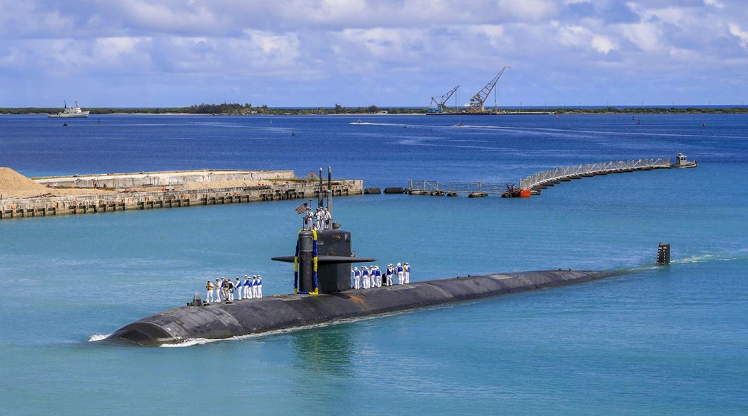 雖然部分軍事意見主張，澳洲或許可以從美國海軍「預先租借」現役核子潛艇來應急。但考...