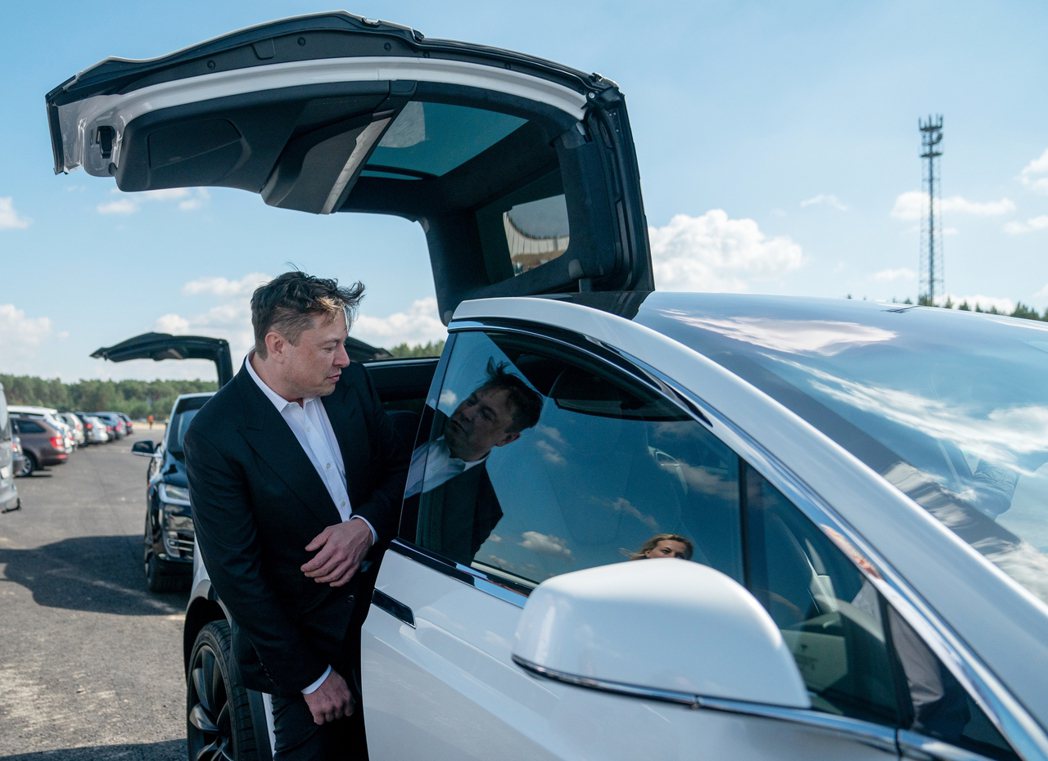 世界第二富豪、全球電動車的「教主」馬斯克（Elon Musk），7日在Tesla...