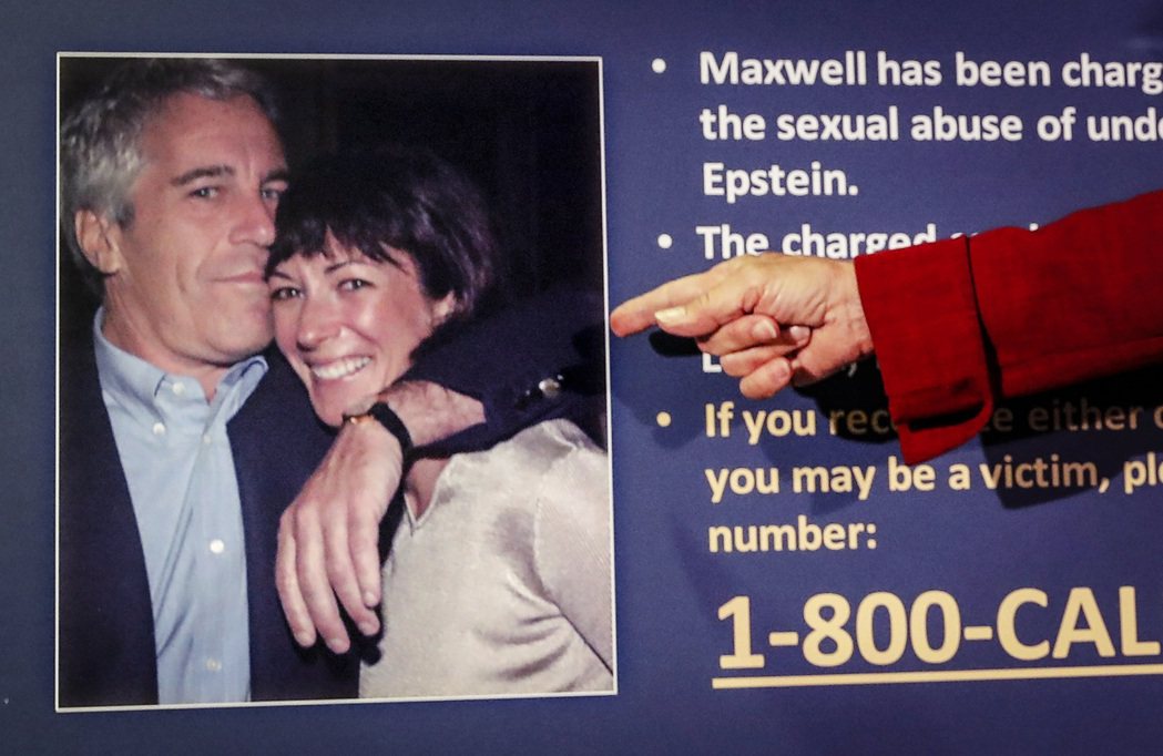 「...麥斯威爾是埃普斯坦的共犯，也是這個性犯罪販運往的『執行總管』。」 圖／美...