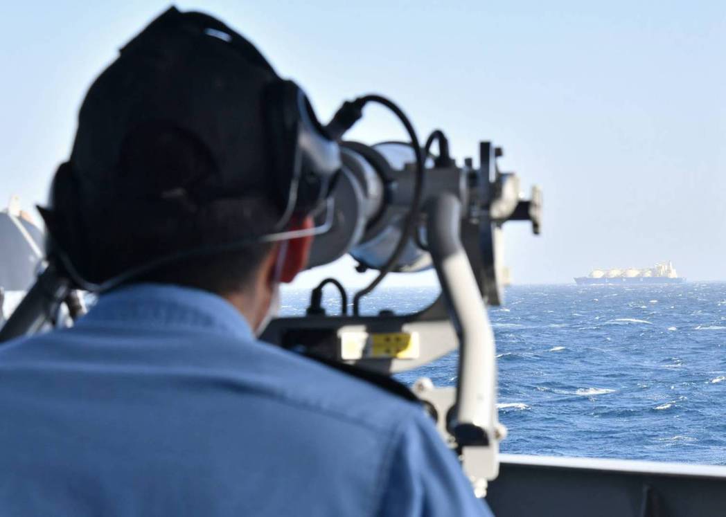 海上出動艦艇監視也需要一定的人力及艦艇維護成本。 圖／日本防衛省