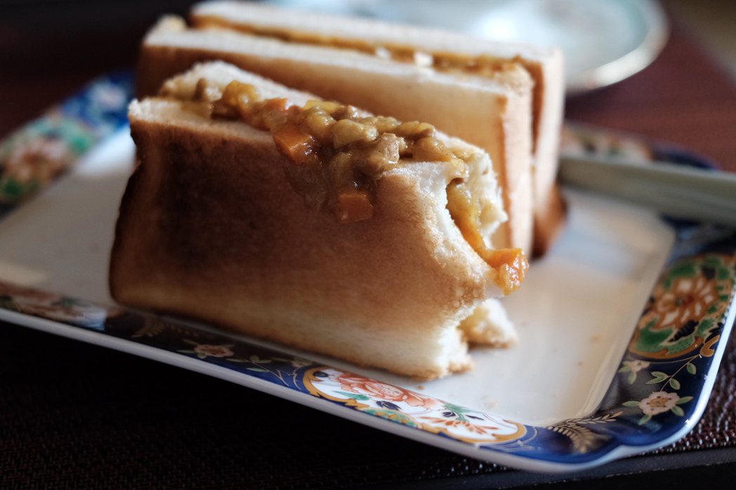 起司咖哩三明治。圖／江佩君攝影