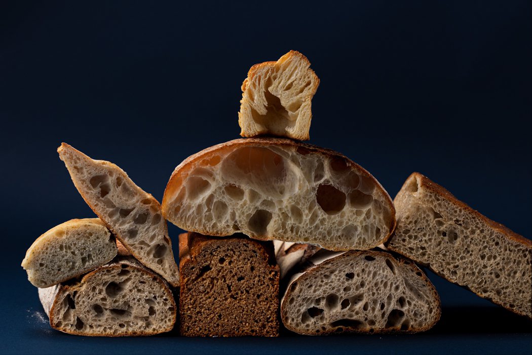 每道料理皆搭配一種正統工法法式麵包，呈現出在台灣料理界首次出現的「Bread P...