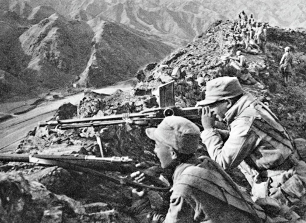 1941年使用捷克斯洛伐克產製ZB-26輕機槍的中國民國國軍（時稱國民革命軍）。...