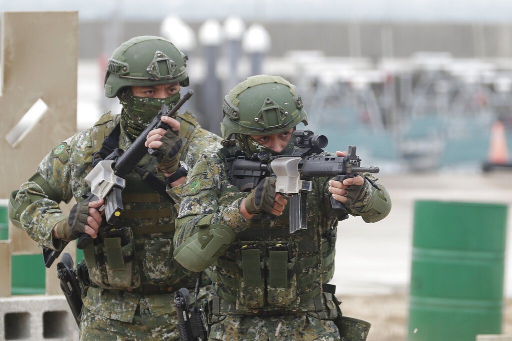 圖為去年12月在總統蔡英文視察期間澎湖空軍基地進行的實戰射擊訓練。 圖／美聯社