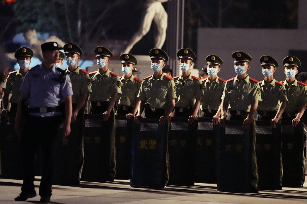 北京的武警。 圖／美聯社