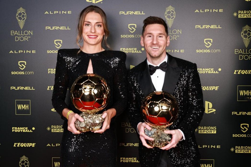2023年2月，梅西與普特拉絲各自獲頒FIFA最佳男女足球員獎。 圖／Twitt...