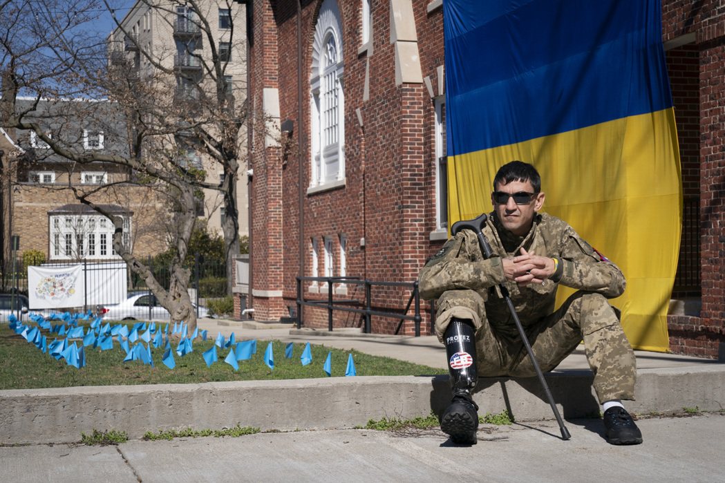 烏克蘭傷兵費斯楚克（Valentyn Fischuk）已裝上義肢，他在2023年...