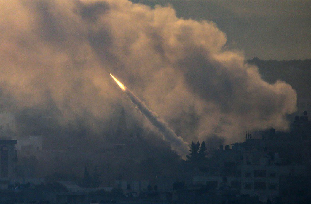 哈瑪斯自加薩地帶向以色列發射的火箭彈。 圖／歐新社  