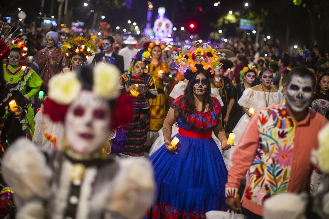 墨西哥市盛大遊行，迎接亡靈節。 圖／歐新社