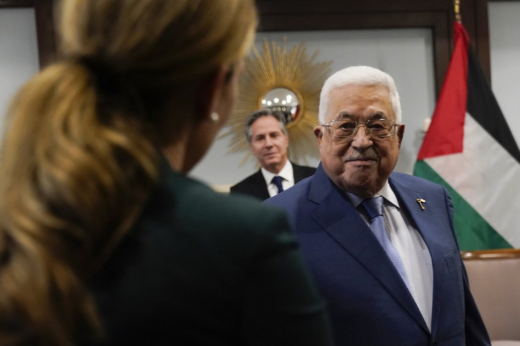 10月30日美國國務卿布林肯與巴勒斯坦自治政府總統阿巴斯在約旦會面。阿巴斯領導的...
