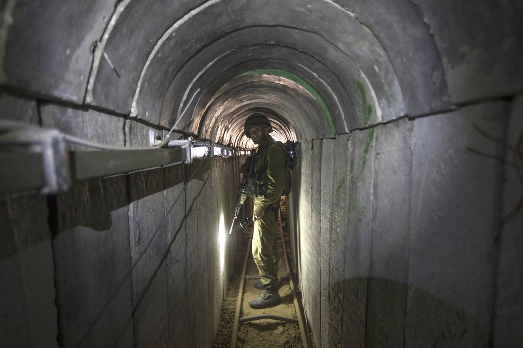以色列軍隊進入加薩後，主要目標之一便是摧毀哈瑪斯的巨大地道網。 圖／美聯社