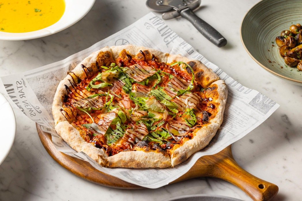 Bar Domani 12月推薦菜「瑪格莉特披薩」。 圖／忠泰生活開發提供