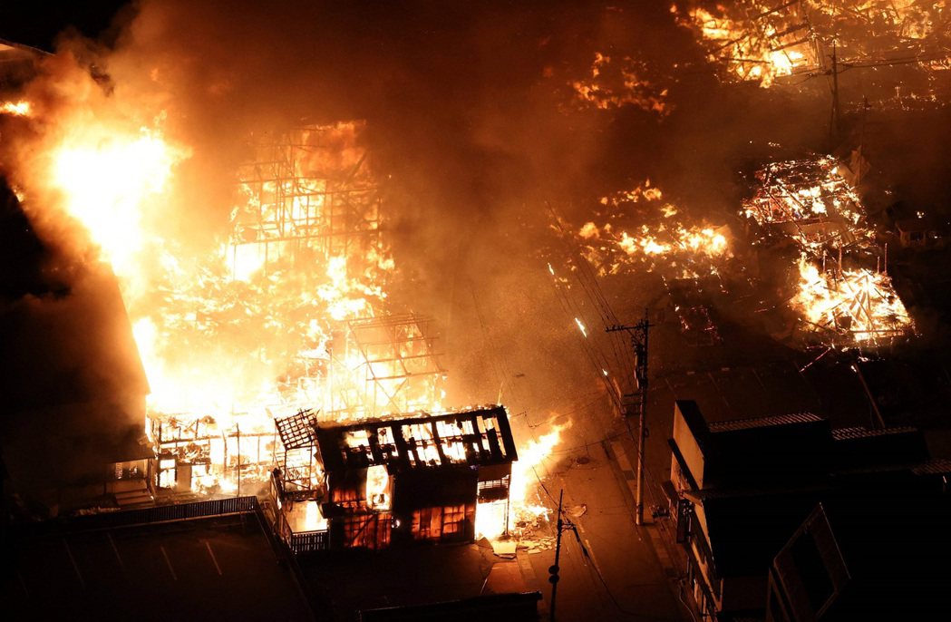 災情最嚴重之一的地點在輪島市，地震發生的當晚，市中心已有多處房屋倒塌、起火燃燒，...