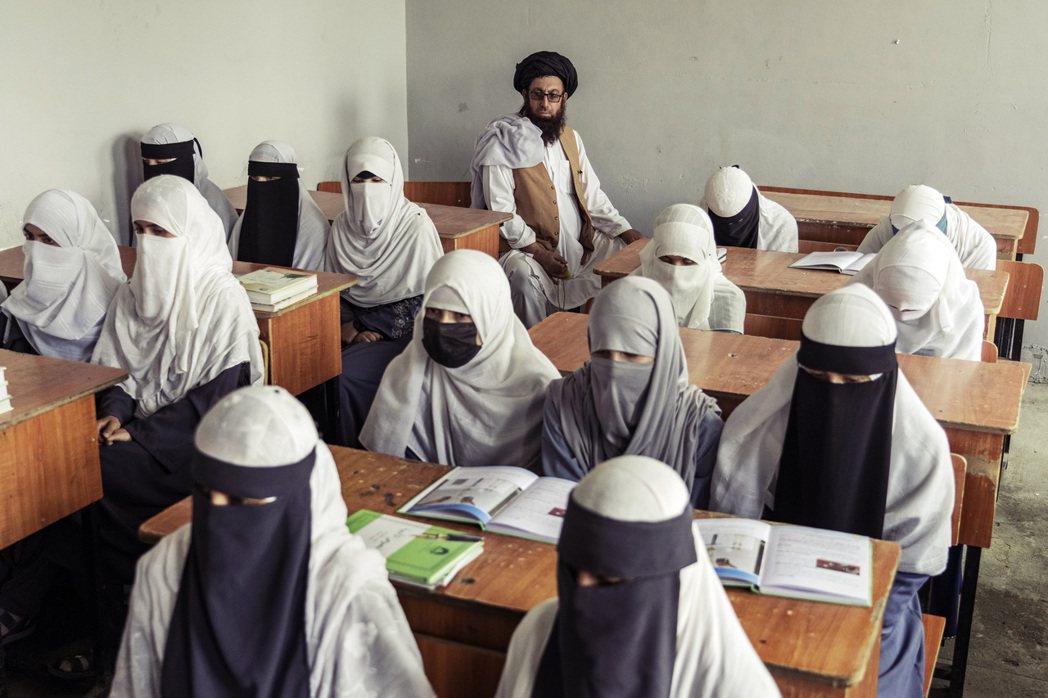 2022年，被塔利班控制的學校。 圖／美聯社 