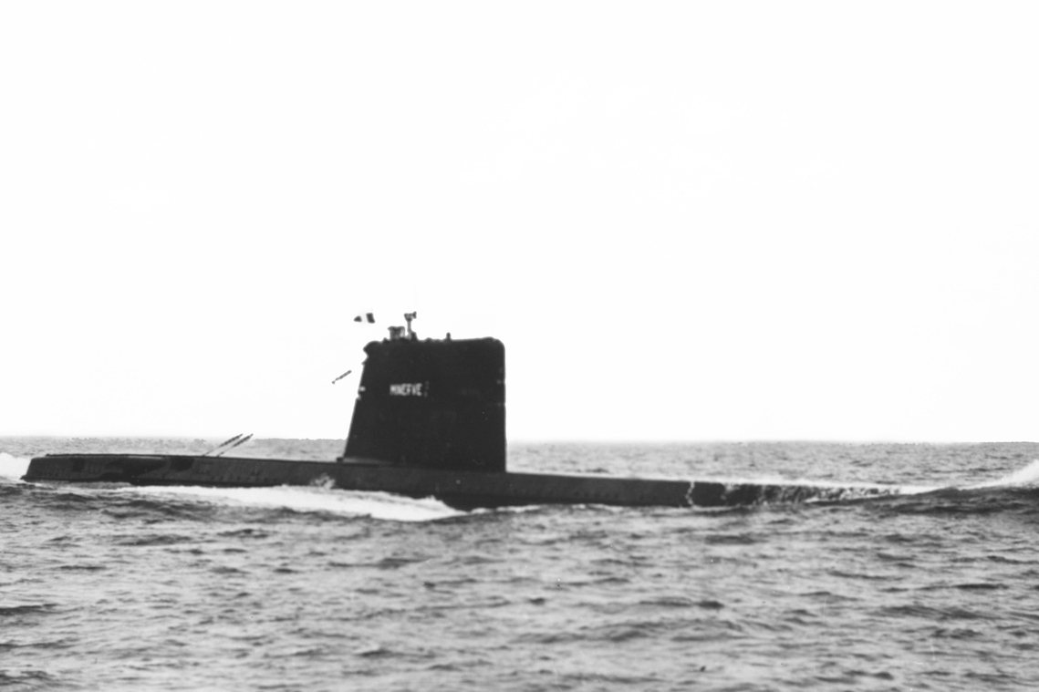 1968年1月27日，隸屬法國海軍的「智慧女神號」，正在法國土倫（Toulon）...