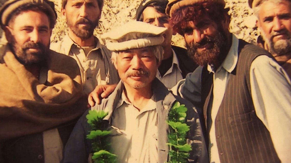 「阿富汗人會永遠記得你。」長年駐阿富汗行醫的日本人道醫師中村哲，4日與同事乘車外...