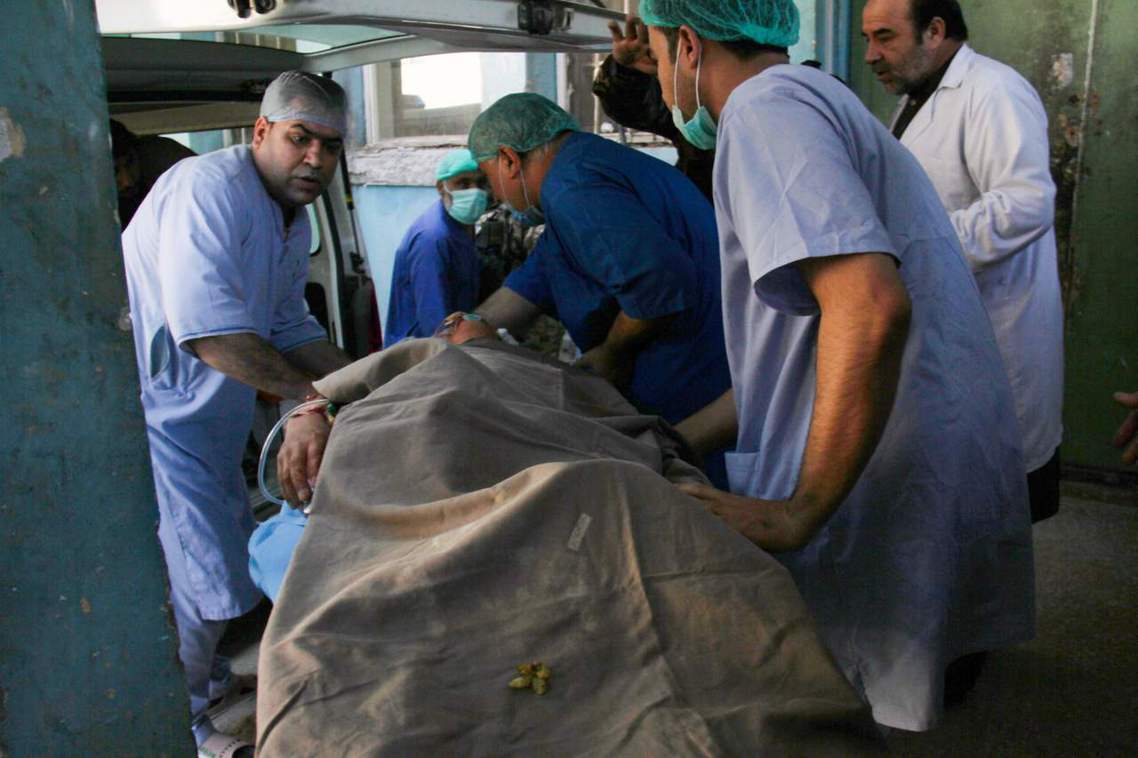 中村的右胸中彈後還有意識，被緊急送往當地醫院急救，但為了治療又必須再轉送阿富汗首...