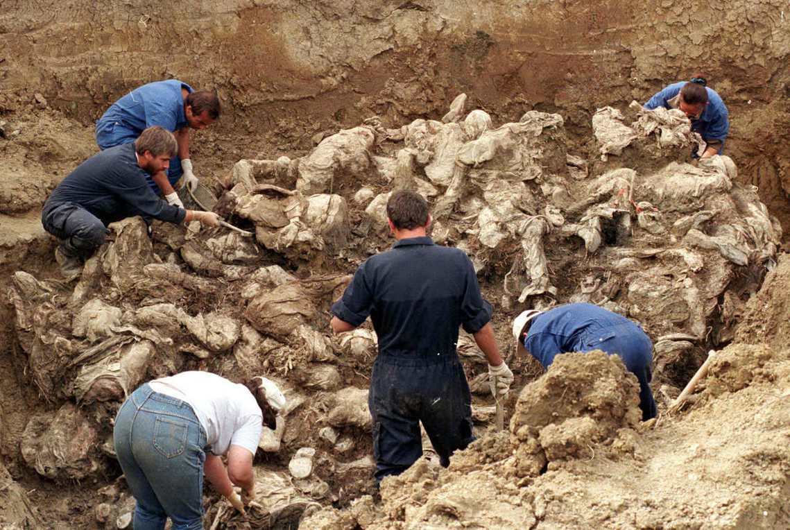 波士尼亞戰爭中的斯雷布雷尼察大屠殺，8,000人被害。 圖／路透社