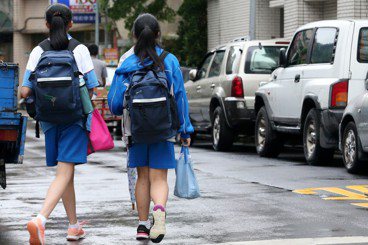 台灣教育翻轉思考之四》什麼樣的父母，養出什麼樣的教育部