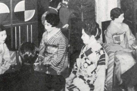 戰前東京銀座一度充斥「女給」陪坐談笑的Café。圖／麥田出版提供