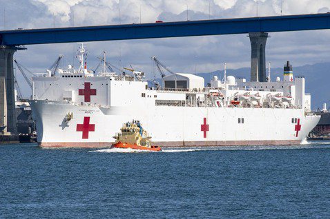 縱橫七海的醫學中心：美國海軍醫療艦對防疫的實質作用