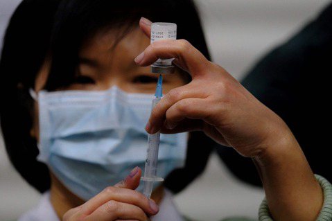 AZ疫苗擴大開打，如何提升醫護疫苗施打率？