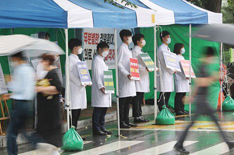 4月19日韓國總理韓悳洙表示將調整醫改方案，然而大韓醫師協會不滿內容，4月20日...