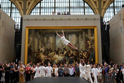 2023年9月16日，歐洲文化遺產日期間在巴黎奧賽美術館的舞者表演。 圖／法新社...