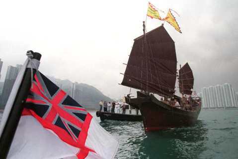有關香港歷史的論述，多以中英兩國為中心，但實際上在二戰之後，港美關係較一般想像密...