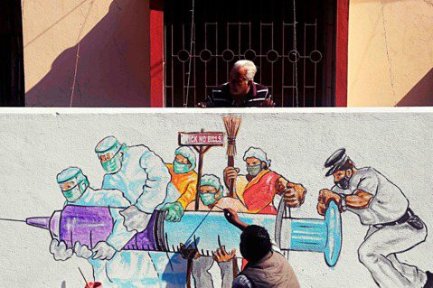 全球疫情持續升溫，在這場和病毒的競速中，疫苗的解方為何？圖為印度藝術家在街上畫的...