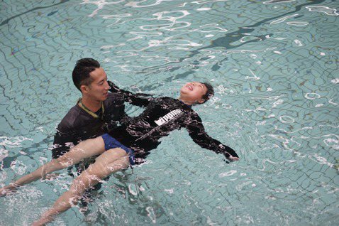 「善泳者溺」的迷思：為什麼你不該只學游泳？
