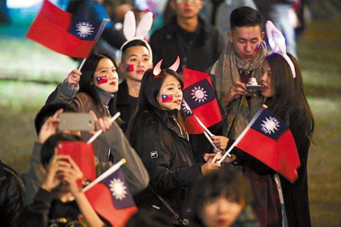 既是台灣人也是中國人：「雙重認同」止跌回升，是誰改變了？