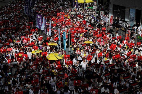 百萬人「反送中」大遊行後，香港政府為何仍無動於衷？