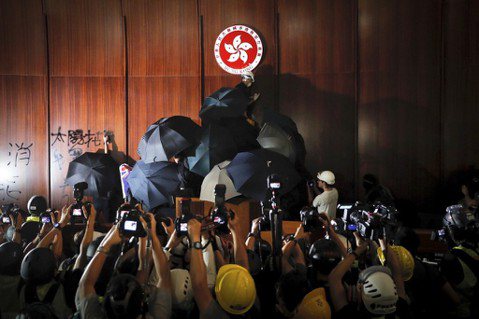 香港七一遊行後，特區政府與公民社會的「民意爭奪戰」