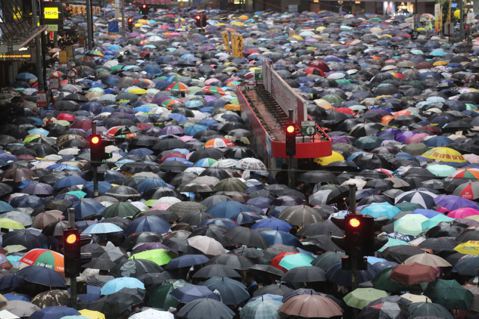 這不是顏色革命：香港反送中是公民抵抗式的自治運動
