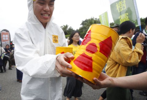 香蕉、鋼彈與養樂多：台灣核廢爭議的「語言迷陣」