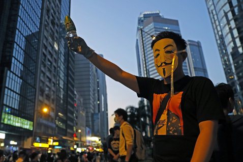 「攬炒」中的香港：禁蒙面法，是為緊急法試水溫？
