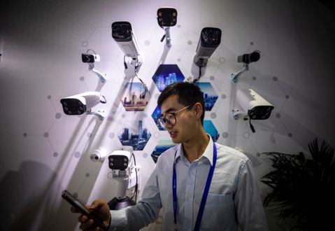 監控再進化：買手機先「刷臉」，中國已淪數位監獄？