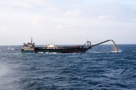 誰破壞了深海的大鳳梨？從中國船隻在臺灣淺堆抽砂談起（上）