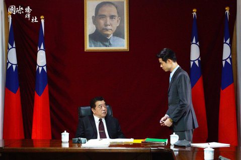 台灣雙首長權力之爭：《國際橋牌社》裡的「黎楚對決」
