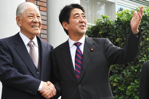 李登輝與日本政壇：繼承者的指教...日本國家迷惘中的感情投射