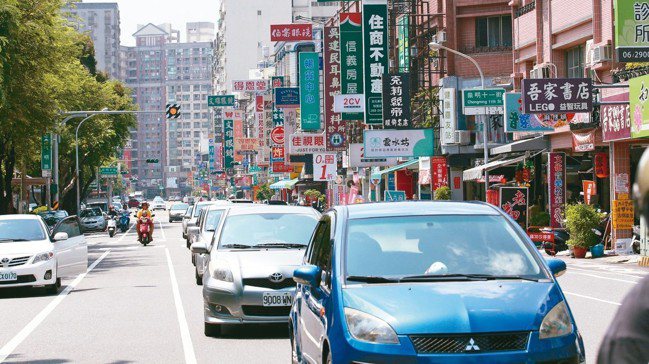 台南文化中心商圈生活機能完善、交通便利。 記者劉學聖／攝影