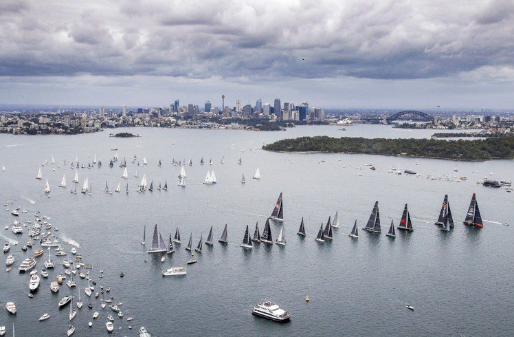雪梨的非凡天際景色襯托著第73屆勞力士雪梨至霍巴特帆船賽起點。圖／勞力士提供