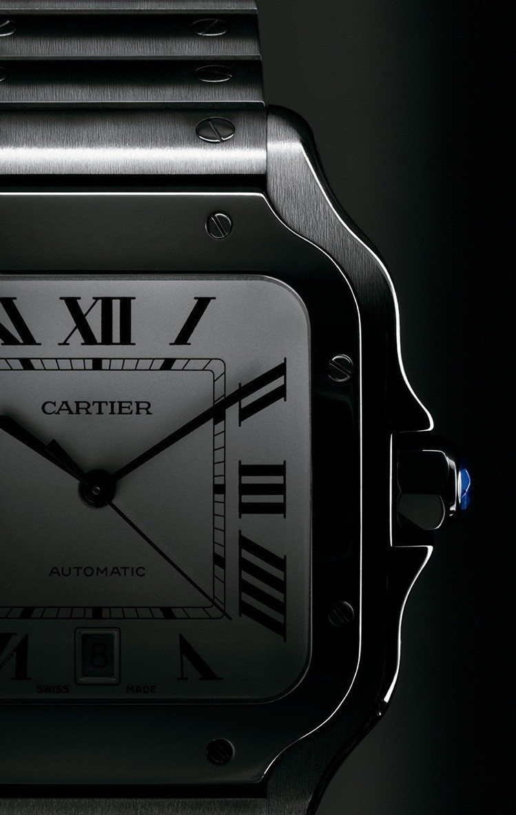 全新一代的卡地亞Santos腕錶，可自行拆換表帶和鍊帶。圖／卡地亞提供