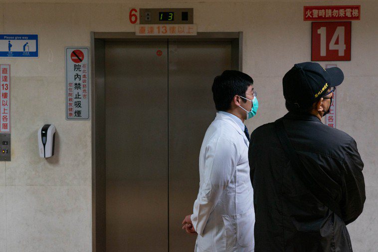 台北榮總胸腔部位於十四樓，黃琪証說，罹癌初期他曾於此住院超過兩個月，對於地勢已相...