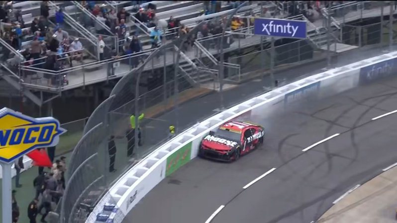 [閒聊] NASCAR宣布禁用「電玩貼壁跑法」