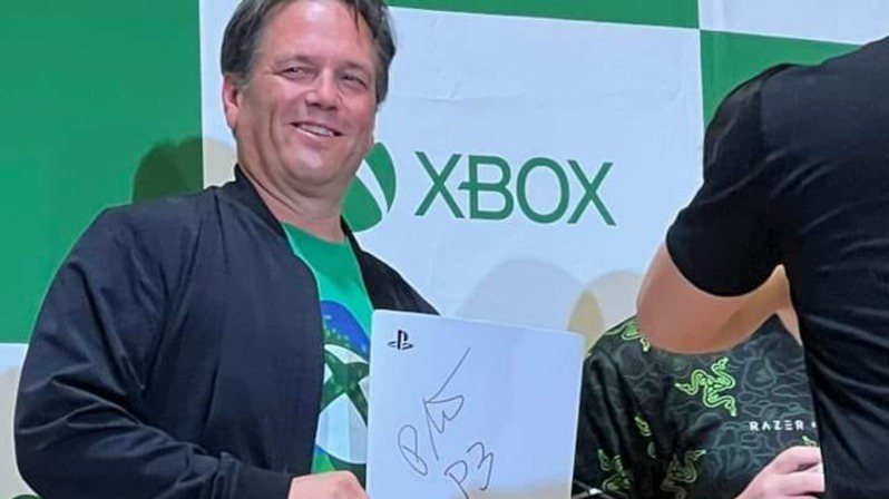 粉絲「索然無畏」要求Xbox老闆Phil Spencer在PS5外殼簽名 還真的簽了！