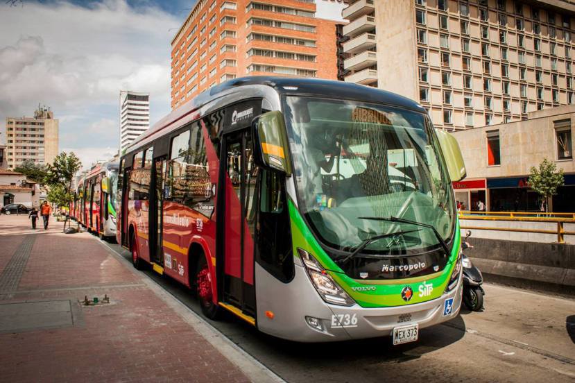 除了系統本身的優異性，輔助條件更是波哥大BRT成功的關鍵所在。圖為波哥大的接駁小巴。 圖／OFICIAL TRANSMILENIO S.A.